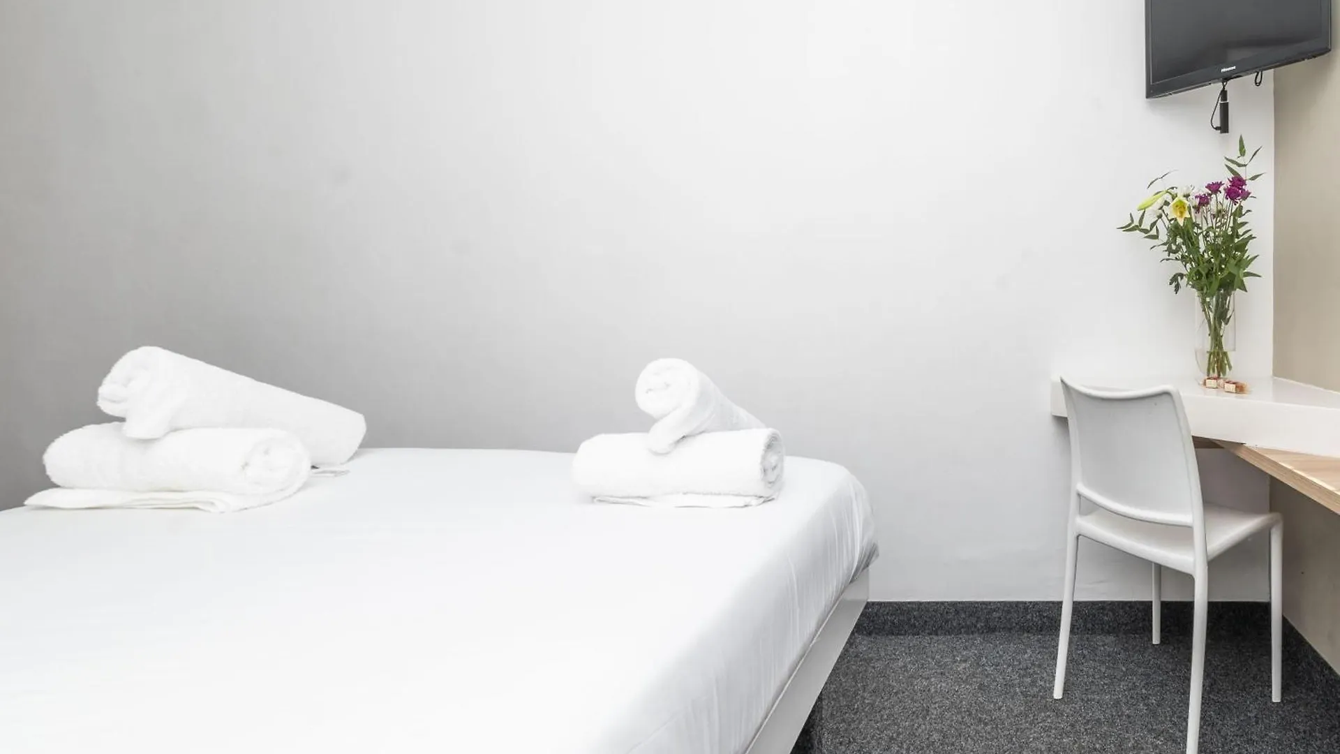 Metropole Green Point -Private Room 2Nd Floor Stay Cape Town Apartment