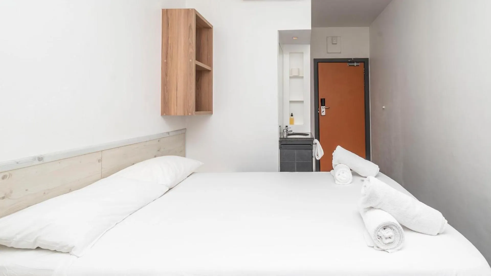 Metropole Green Point -Private Room 2Nd Floor Stay Cape Town South Africa