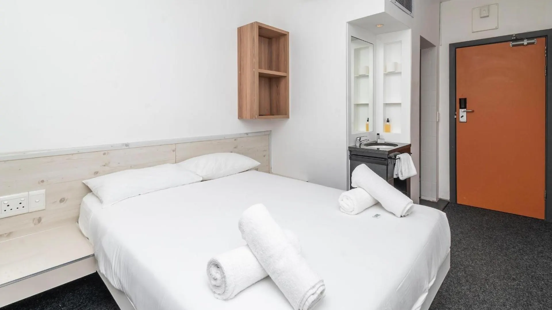 Metropole Green Point -Private Room 2Nd Floor Stay Cape Town South Africa