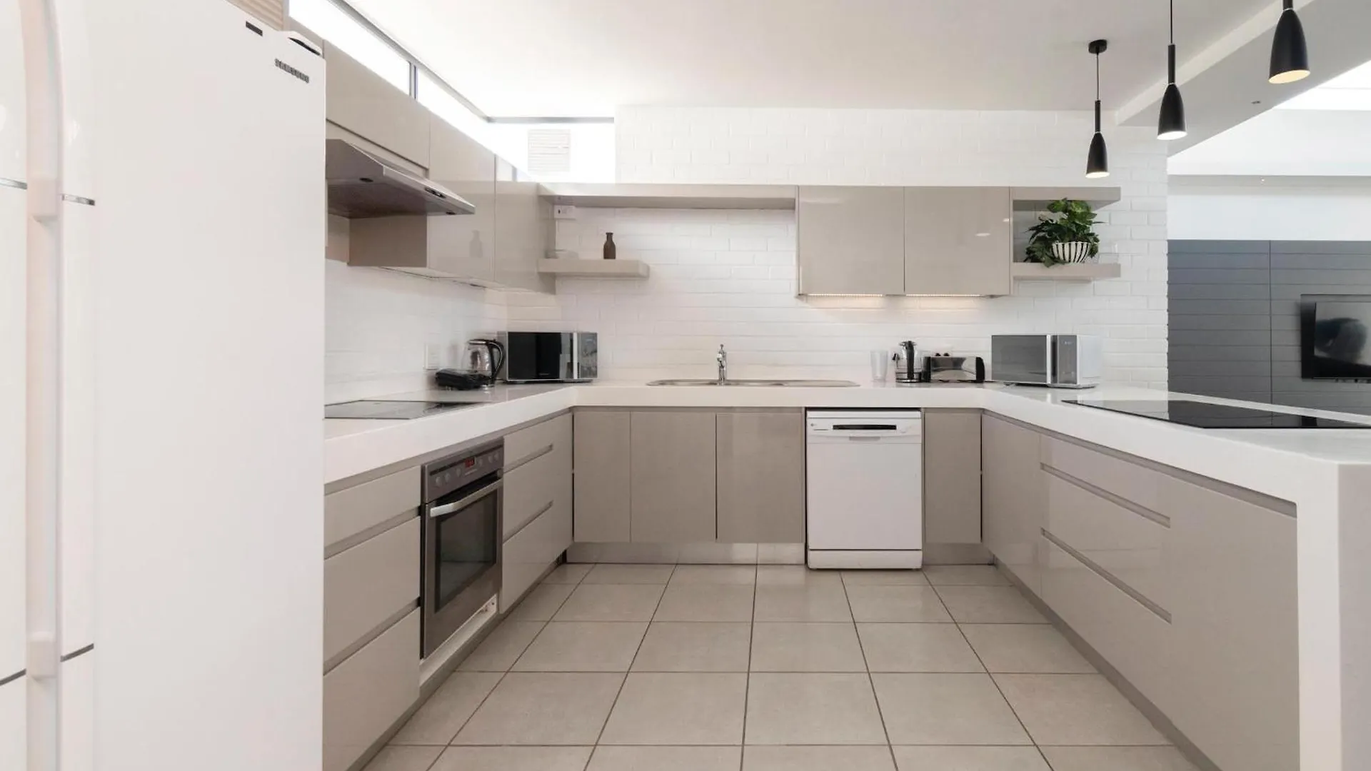 Apartment Metropole Green Point -Private Room 2Nd Floor Stay Cape Town