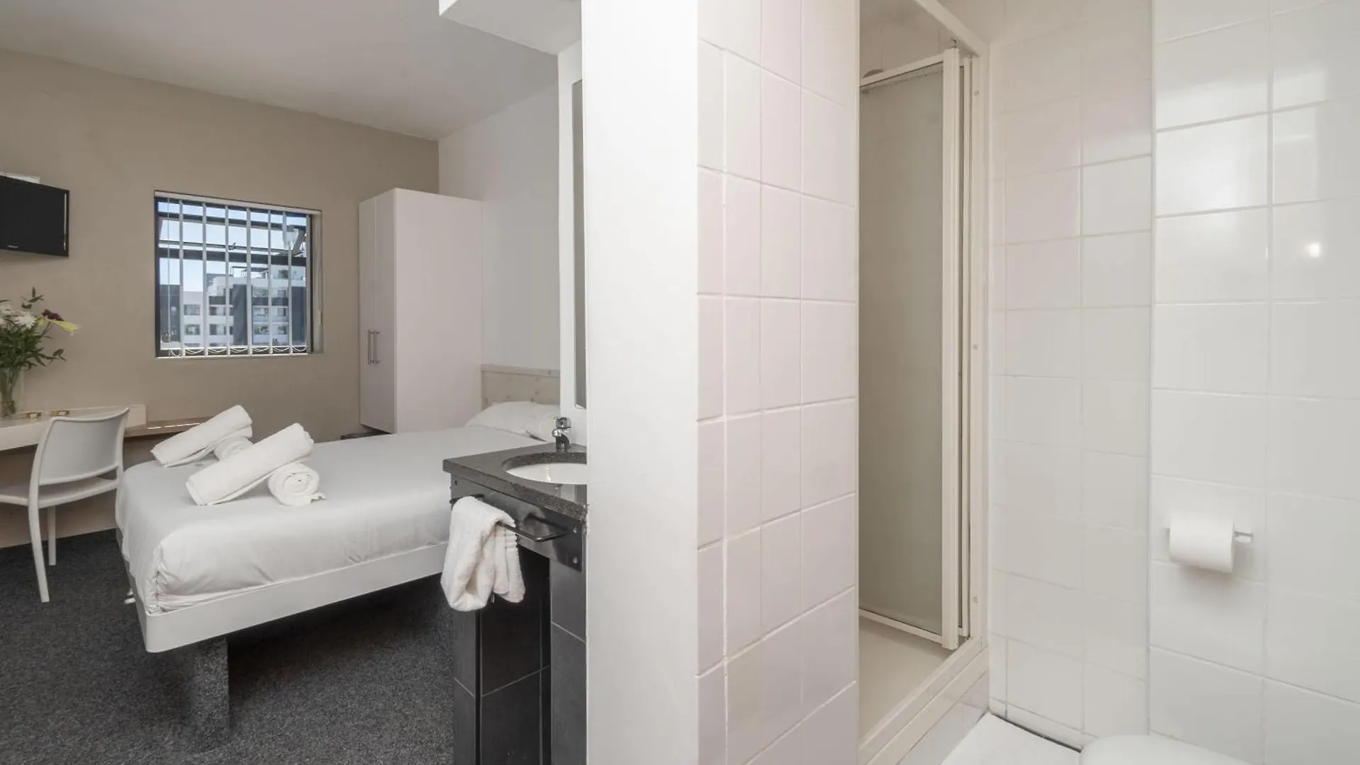 Apartment Metropole Green Point -Private Room 2Nd Floor Stay Cape Town South Africa