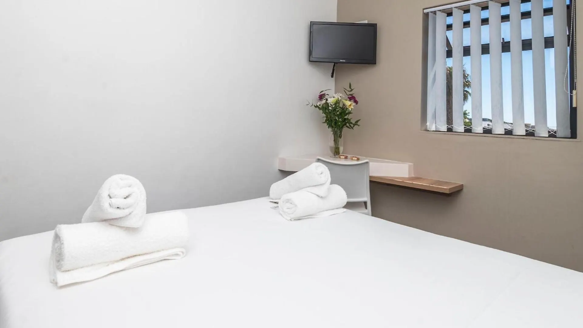 Metropole Green Point -Private Room 2Nd Floor Stay Cape Town Apartment