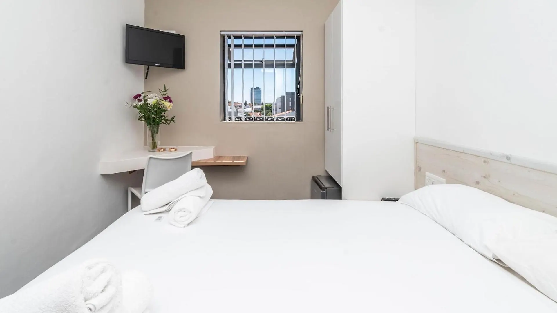Metropole Green Point -Private Room 2Nd Floor Stay Cape Town
