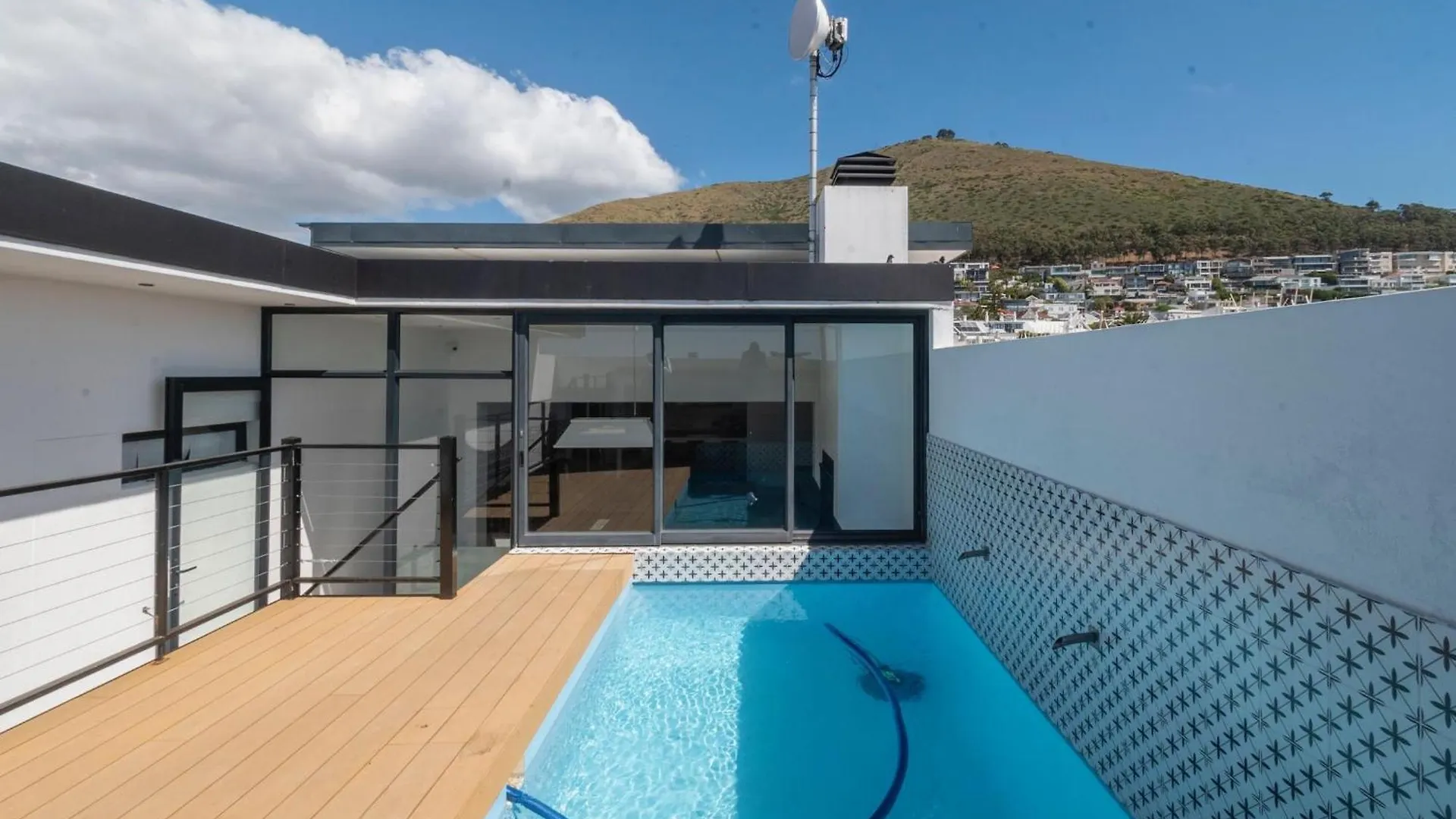 Metropole Green Point -Private Room 2Nd Floor Stay Cape Town