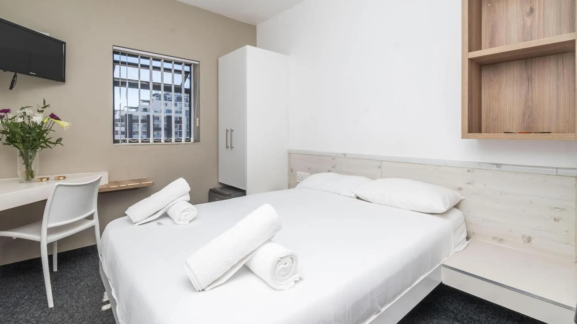 Metropole Green Point -Private Room 2Nd Floor Stay Cape Town