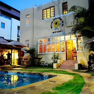 A Sunflower Stop Backpackers Hostal