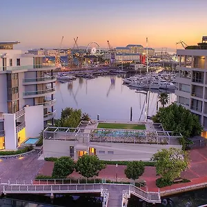 Waterfront Village Apartamento